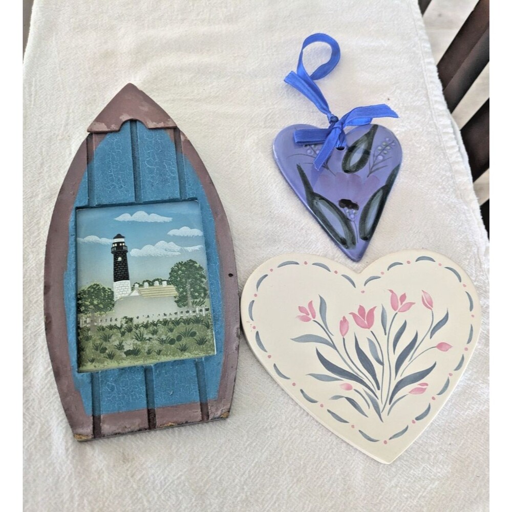 Lot of 3 Coastal Cottage Wall Decor Lighthouse Boat Plaque, Painted Tulip Heart